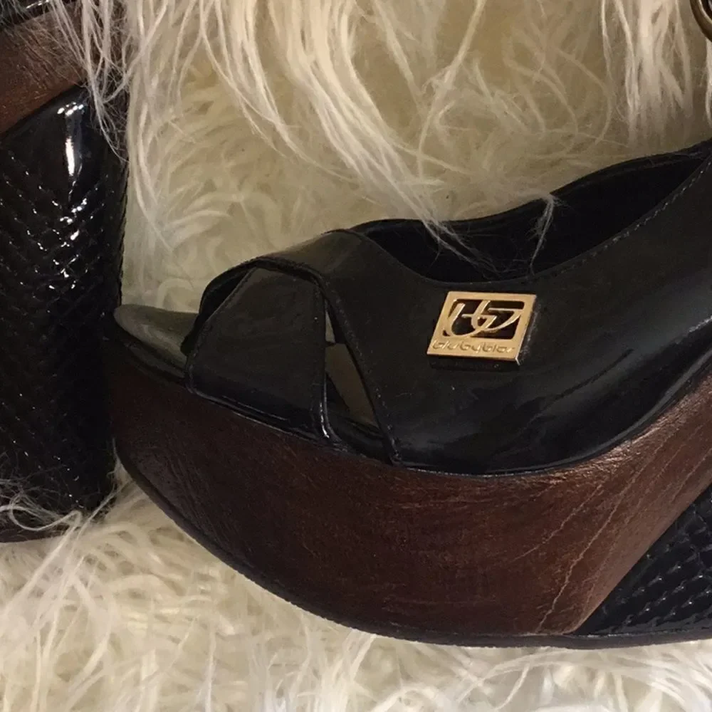 VERA PELLE black wedge sandals in size 6 to 6 1/2